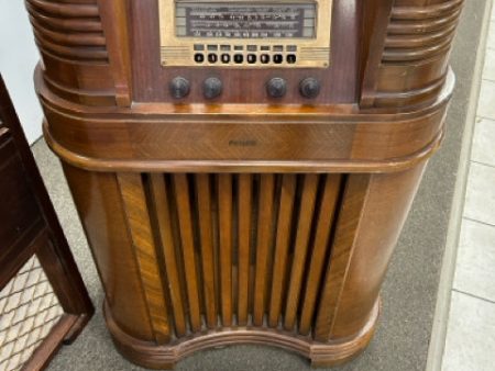 Philco Radio Fashion