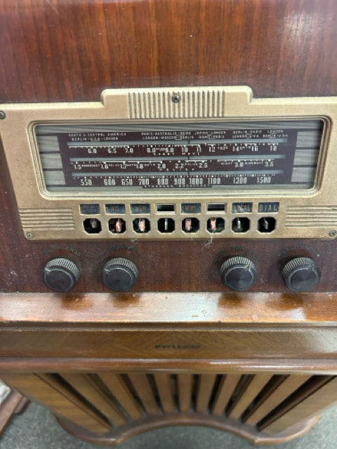 Philco Radio Fashion